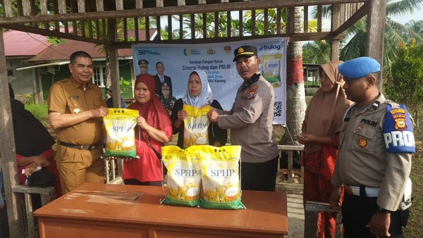 Polres Meranti dan Buog Dist 15 Ton Beras Murah untuk Rakyat
