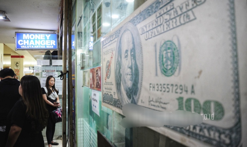 Rupiah Melemah Dipicu Manuver Trump terhadap Federal Reserve