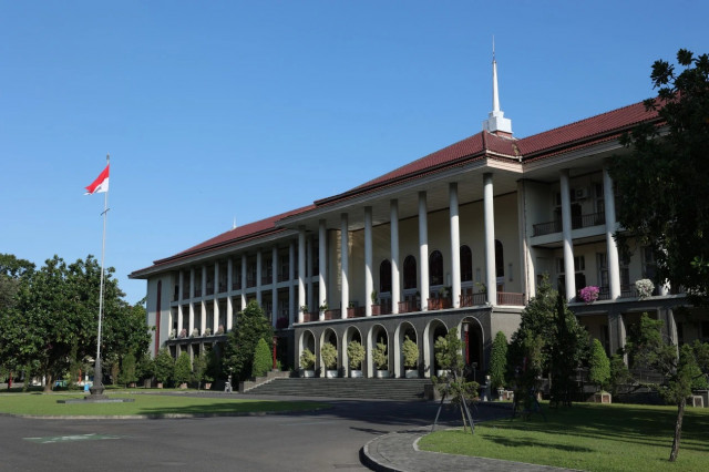 Tak Cukup Dipecat, Eks Guru Besar UGM Pelaku Kekerasan Seksual Harus Diproses Hukum