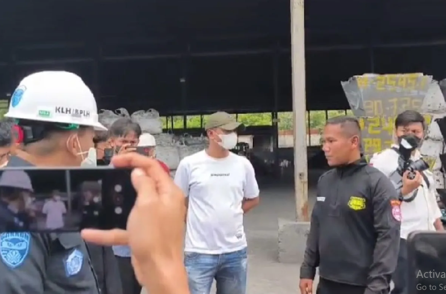 Tim KLHK dan wartawan dikeroyok saat tutup pabrik di Serang