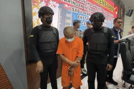 Bawa 23,6 Kg Sabu-sabu dan Ekstasi, Residivis di Riau Dibekuk Polisi