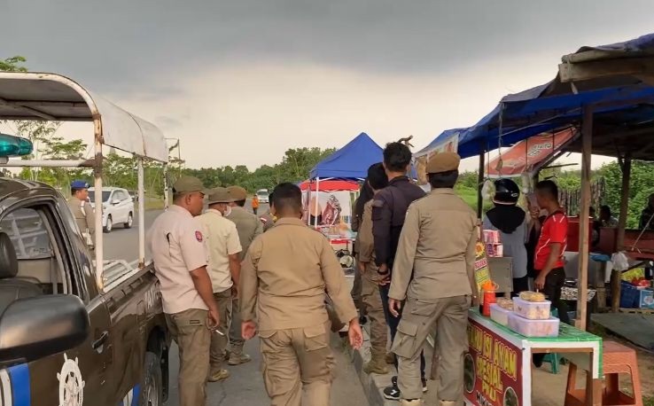 Satpol PP Pekanbaru Mulai Tertibkan PKL di Sudirman Ujung