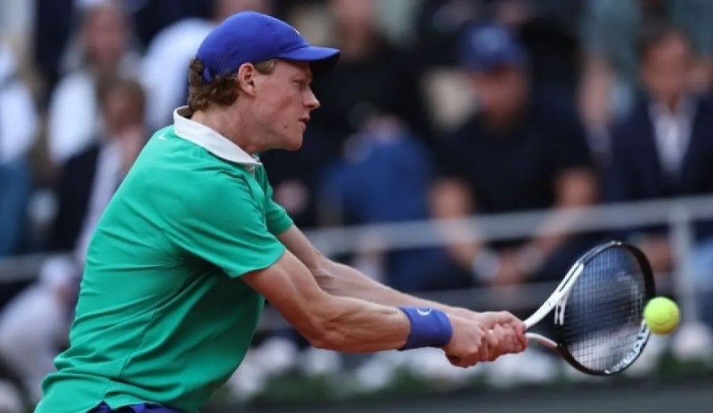 Sinner Turun di Cincinnati Open dengan Pelindung Siku, Fans Cemas