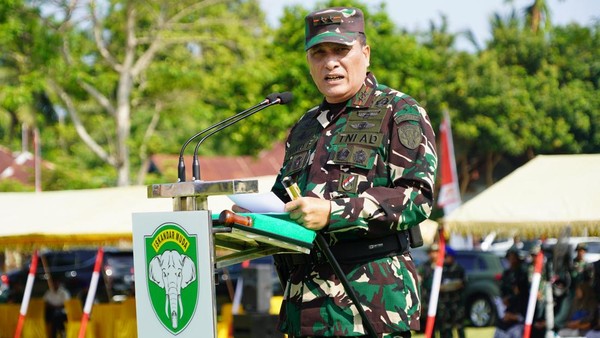 Warga Aceh Serahkan 2 Senjata-2 Granat Sisa Konflik ke TNI