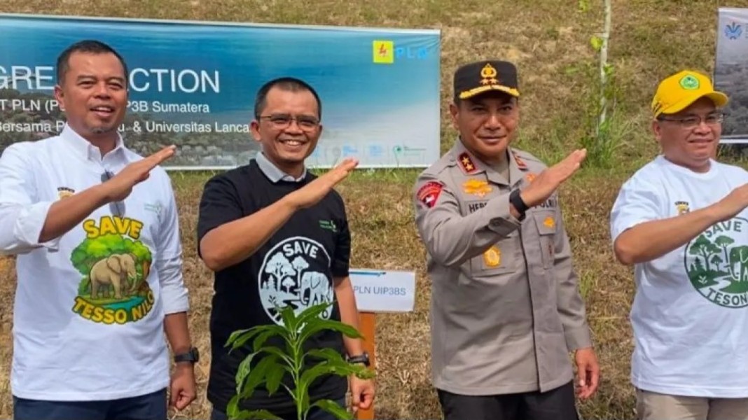 Polda Riau dan PLN kolaborasi tanam pohon untuk hijaukan kampus di Unilak