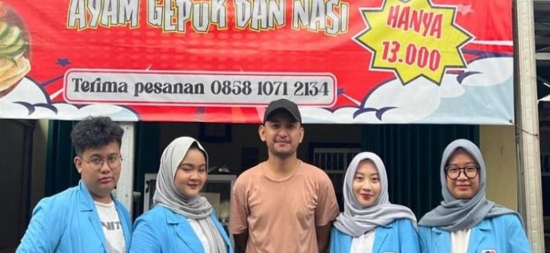 Mahasiswa Manajemen UNM Turun ke Lapangan, Bantu UMKM Naik Kelas Sambil Siapkan Karier Global
