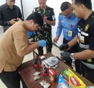 Petugas Gabungan Gagalkan Penyelundupan 297 Gram Sabu di Bandara SSK II Pekanbaru