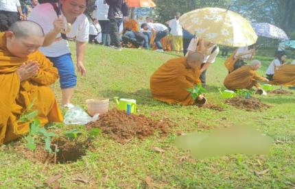 Tanam Pohon Sakral di TMII, Kemenag Dorong Umat Buddha Berkontribusi untuk Lingkungan