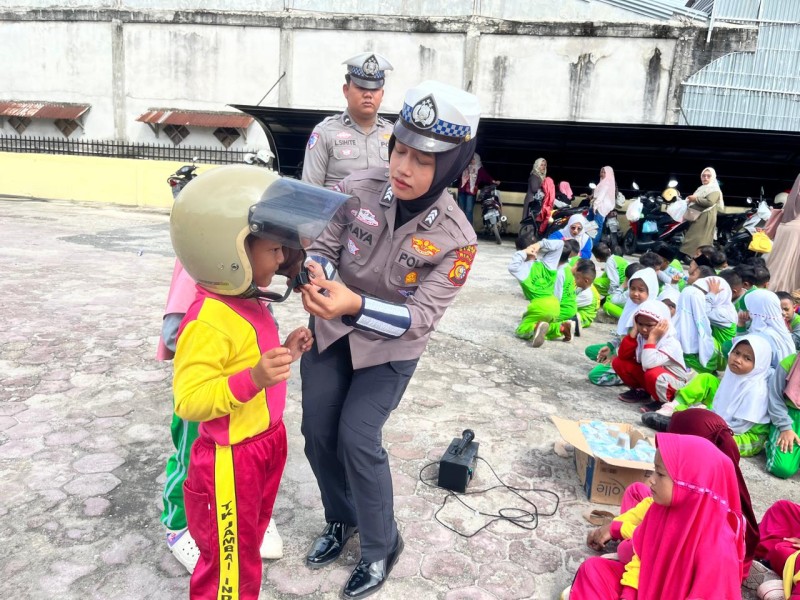 Polsek Kandis Tanamkan Tertib Lalu Lintas Sejak Dini