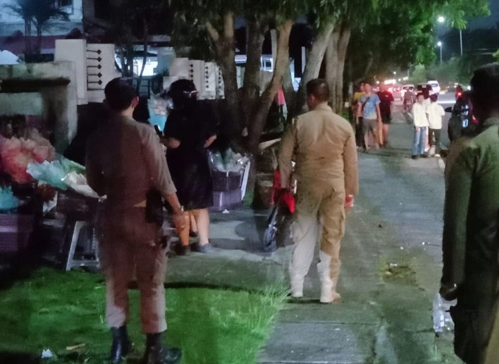 Satpol PP Pekanbaru Tertibkan PKL Jalan Diponegoro, Ganggu Lalu Lintas
