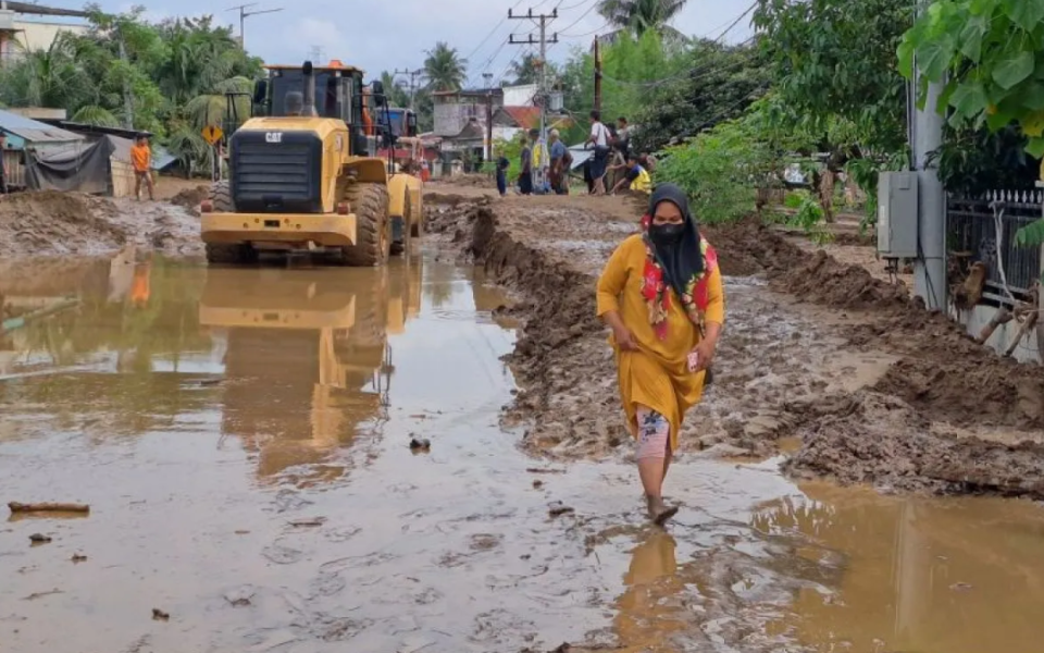 Belasan Alat Berat Kementerian PU Atasi Jalan Putus Akibat Bencana di Pidie Jaya Aceh