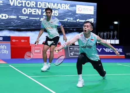 Kejutan Manis di Denmark Open 2025, Rian/Rahmat Tumbangkan Aaron/Soh