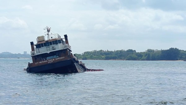 Kapal Angkut Limbah Kandas di Perairan Sekupang Batam, Polisi-KSOP Dalami