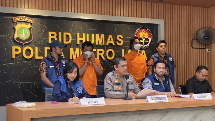 Siarkan Bola Secara Ilegal, 2 Pembajak TV Berbayar Raup Ratusan Juta