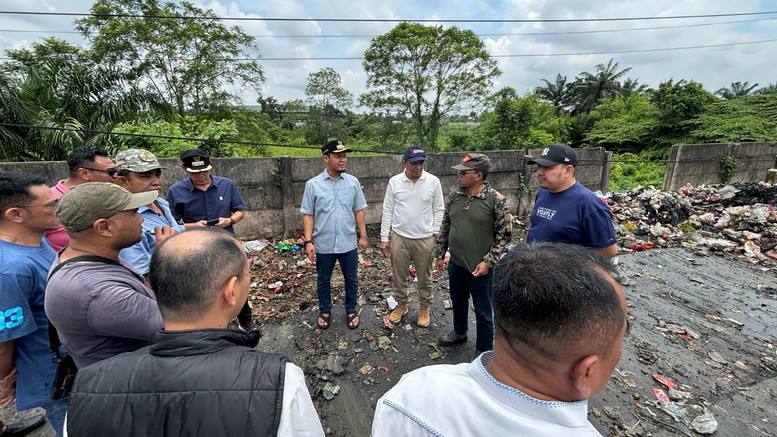 Hari Keempat Lebaran, Wali Kota Pekanbaru Pimpin Langsung Pembersihan Sampah