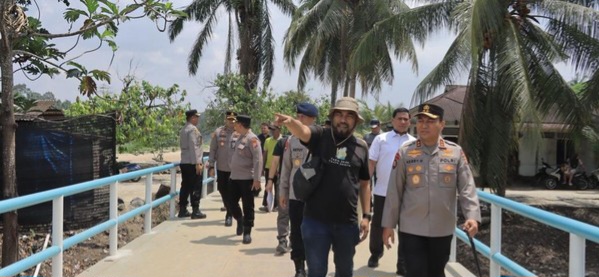 Akan Diresmikan Kapolri, Kapolda Riau Cek Jembatan Merah Putih di Kampar