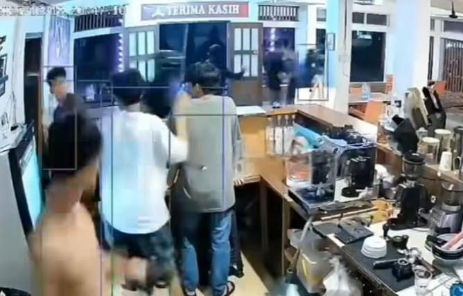 Polisi Selidiki Video Viral Penyerangan Kafe di Pekanbaru