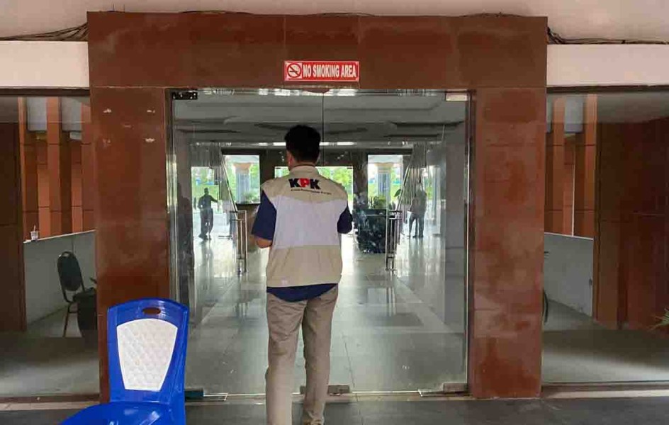 KPK Geledah Kantor Bupati Inhu, Sejumlah Ruangan Diperiksa