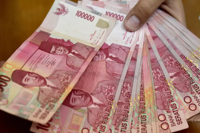 Rupiah Terpuruk ke Rp15.646 per Dolar AS