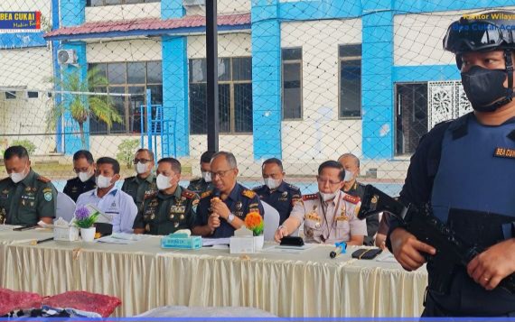 Bea Cukai Aceh Musnahkan Bawang Merah dan Pakaian Bekas Ilegal