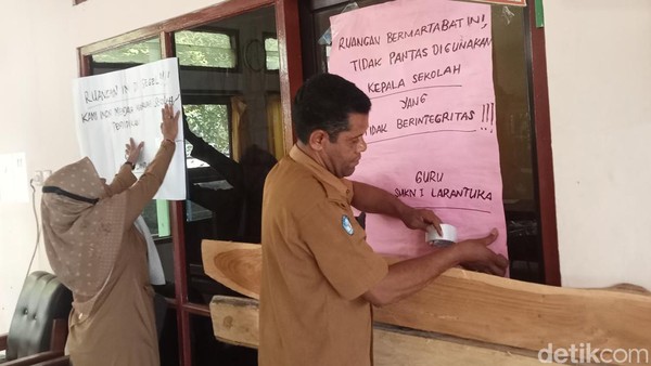 Ruang Kepsek SMKN 1 Larantuka Di Segel Guru,  di Dugaan Korupsi Rp 321 Juta