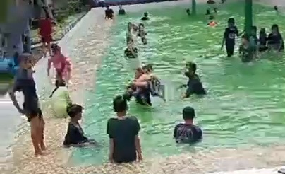 Diduga Akibat Lemas, Seorang Bocah di Inhil Tewas Tenggelam di Kolam Renang