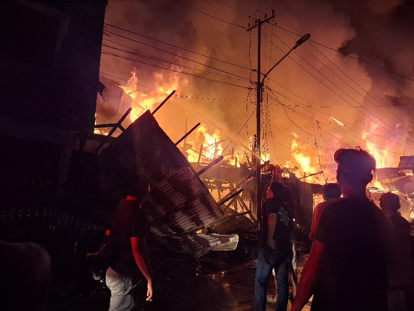 Pasar Peranap Inhu Terbakar Saat Tarawih, 13 Kios dan Toko Emas Ludes Dilalap Api