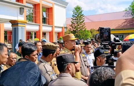 Bupati Inhu Meredam Aksi Warga, Janjikan Solusi Sengketa HGU dalam Dua Minggu