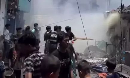 Kebakaran Hebat di Taman Sari, Belasan Damkar Dikerahkan