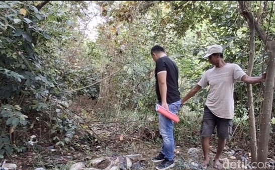 Polisi Buru Penjagal Sapi Curian di Lahan Penuh Bekas Miras dan Bungkus Sabu