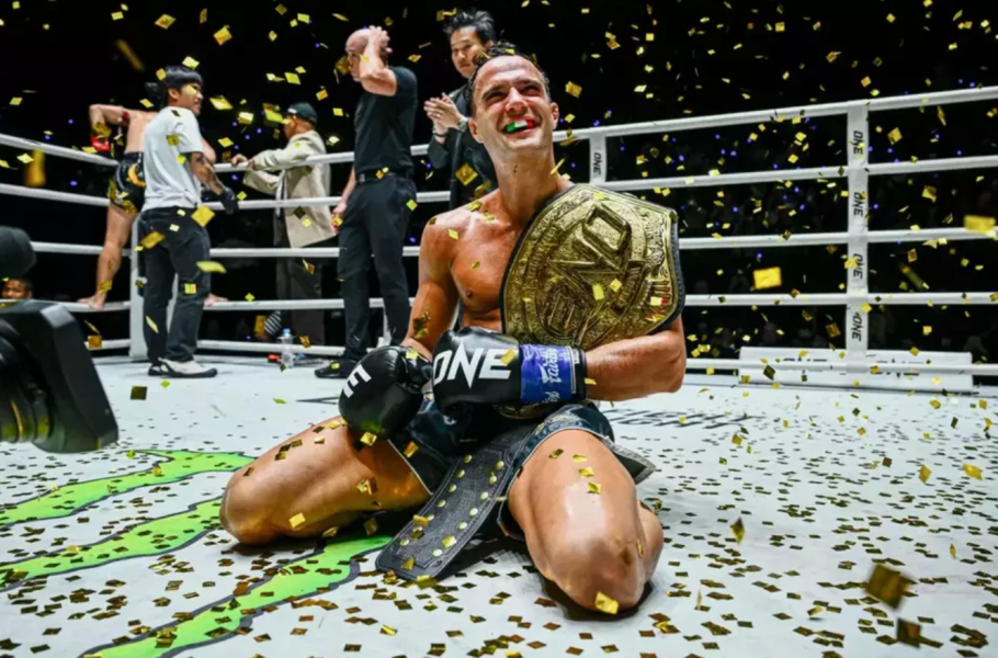 One Fight Night 36: Tekuk Prajanchai, Di Bella Rebut Sabuk Kickboxing