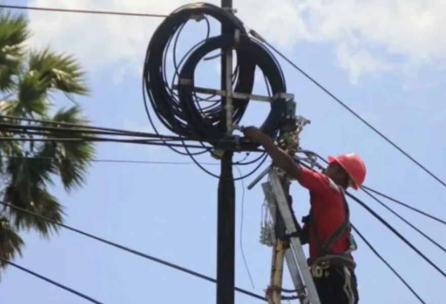 Diskominfo Purwakarta Atasi Kesemrawutan Kabel Internet di Sisi Jalan