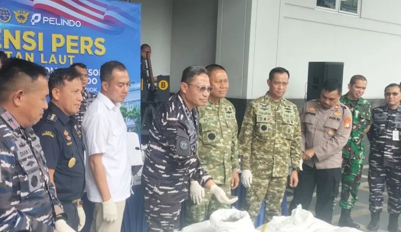TNI AL Gagalkan Penyelundupan 6,1 Ton Pasir Timah Ilegal ke Jakarta