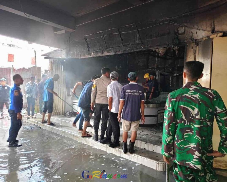 Toko Emas di Selatpanjang Ludes Terbakar
