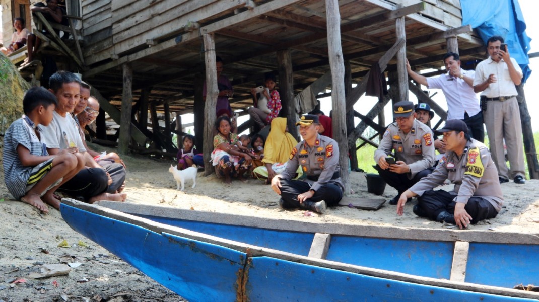 Kapolsek Kandis Cek TPS Terpencil di Bantaran Sungai Sam-sam