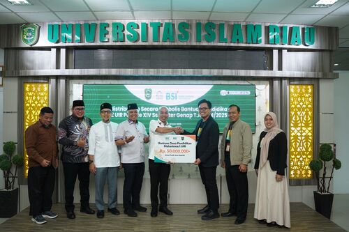 UPZ UIR Salurkan Bantuan Pendidikan ke-14 untuk 25 Mahasiswa, Rektor UIR Admiral Beri Apresiasi