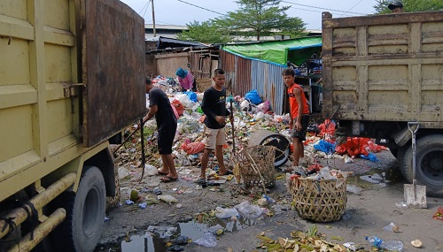 DLHK Pekanbaru Intensifkan Pengangkutan Sampah di Pasar Pagi Arengka, Ini Kata Warga