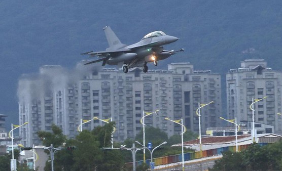 Jet Tempur F-16 Taiwan Jatuh ke Laut, Pilot Hilang