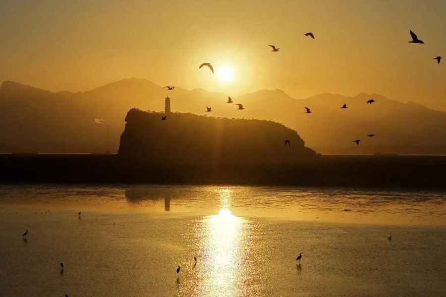 Danau Raksasa di China Kehilangan 90 Persen Airnya