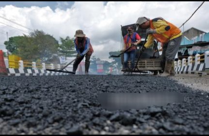 Pemkab Garut Kaji Pemanfaatan Sampah Plastik untuk Aspal Jalan