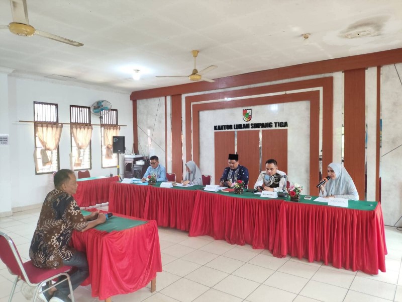 Kelurahan Simpang Tiga Rampungkan UJi Kelayakan dan Kepatutan Calon RT RW