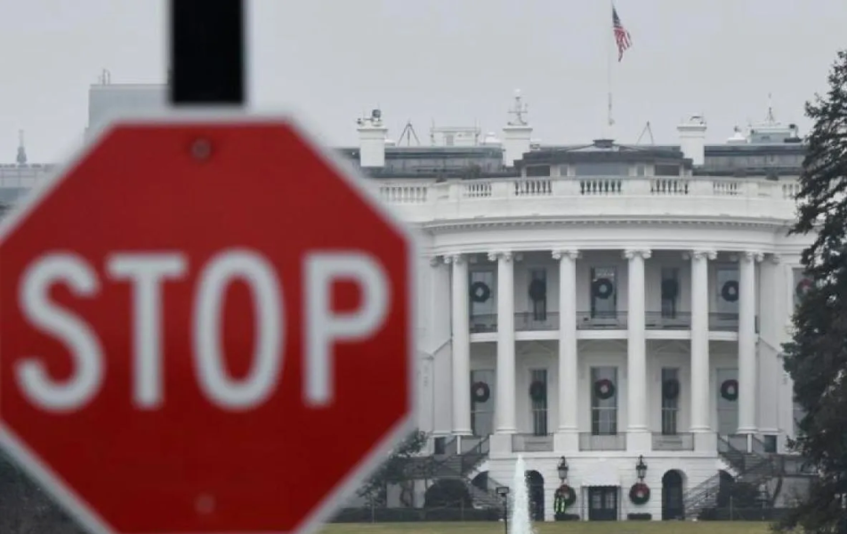 Survei: Lebih dari Separuh Warga Amerika Tidak Setuju dengan Serangan Militer ke Iran