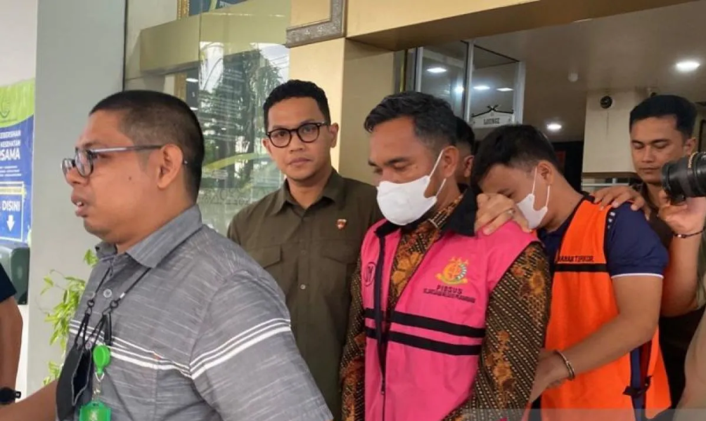 Dugaan Korupsi Rp972 Juta, Kadiskominfotiksan Kota Pekanbaru Ditahan