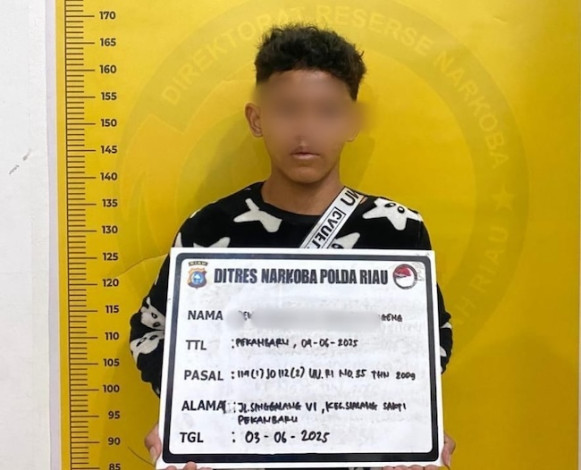Remaja 16 Tahun Ditangkap Polda Riau, Jadi Kurir 279 Gram Heroin