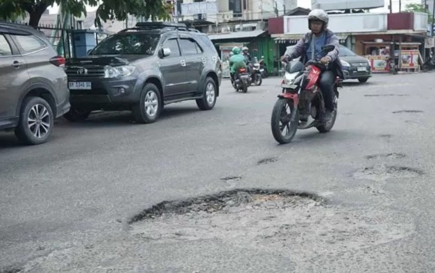 Dewan Minta Pemko Segera Perbaiki Jalan Rusak Depan Kantor PN-Imigrasi Pekanbaru