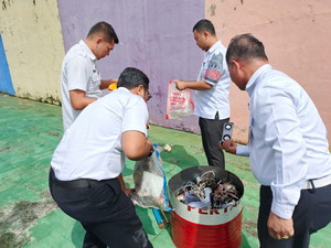 Kalapas Pekanbaru Musnahkan Handphone Hingga Senjata Tajam Hasil Razia di Blok Tahanan