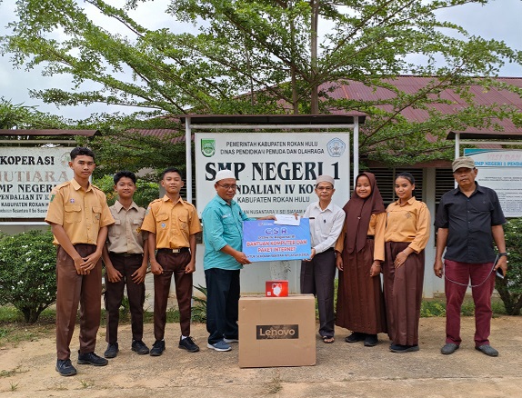 PTPN IV Regional III Salurkan Rp2,4 Miliar untuk Perkuat Ekonomi dan Pendidikan di Rohul