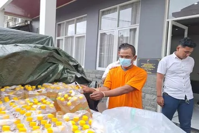Pabrik Minyak Goreng Ilegal Di Mojokerto Dibongkar Polisi