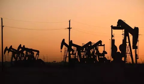 Harga Minyak Stabil di Tengah Negosiasi Iran dan Tarif AS