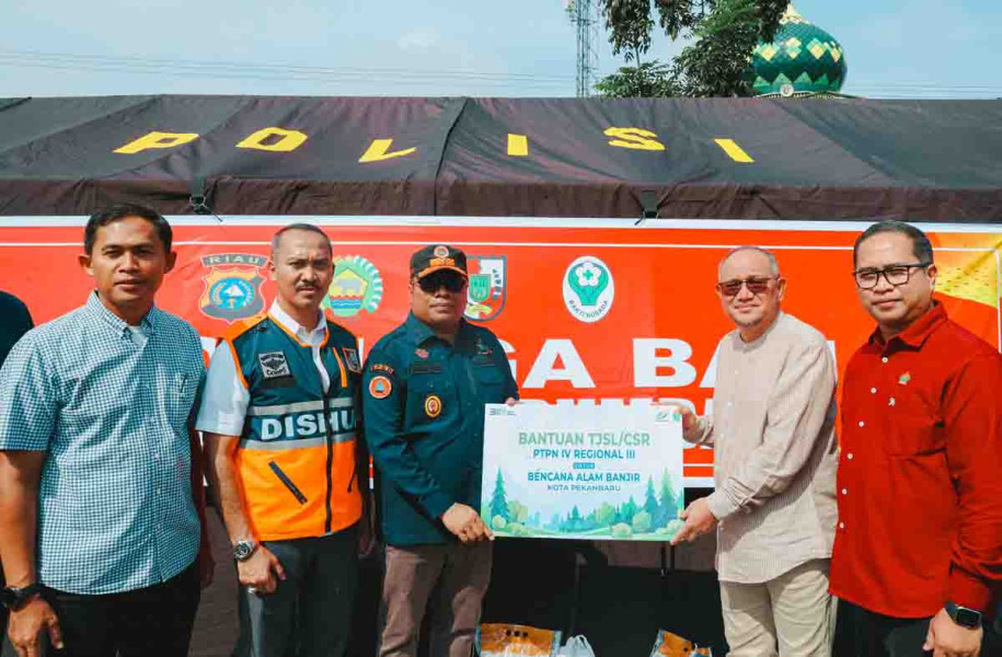 PTPN IV Regional III Salurkan 4 Ton Sembako hingga Al-Qur'an